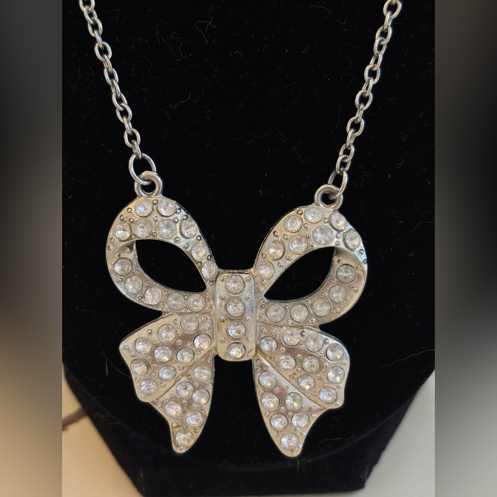 Rhinestone Bow Pendant Necklace Costume Jewelry - Picture 2 of 4